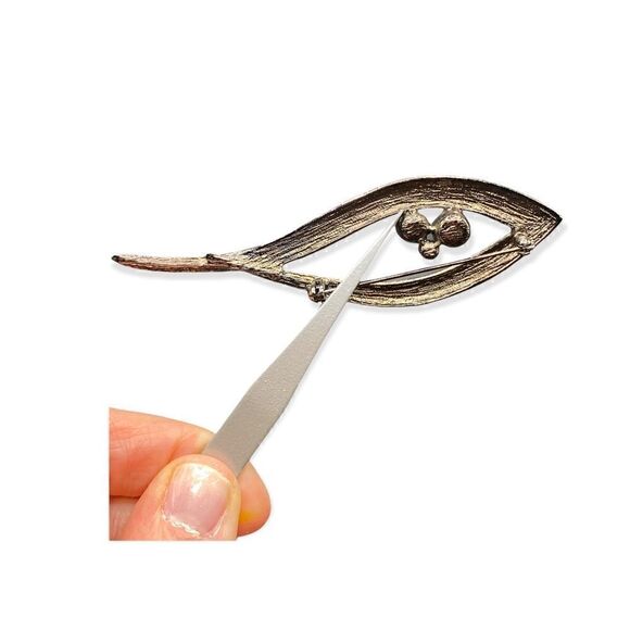 Black metal eye shaped brooch with 3 rhinestones intact - Picture 6 of 10